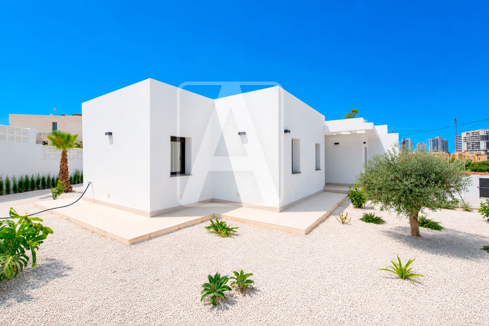 4 bedroom Villa for sale in Calpe / Calp with pool garage - € 1,050,000 (Ref: 8096231)