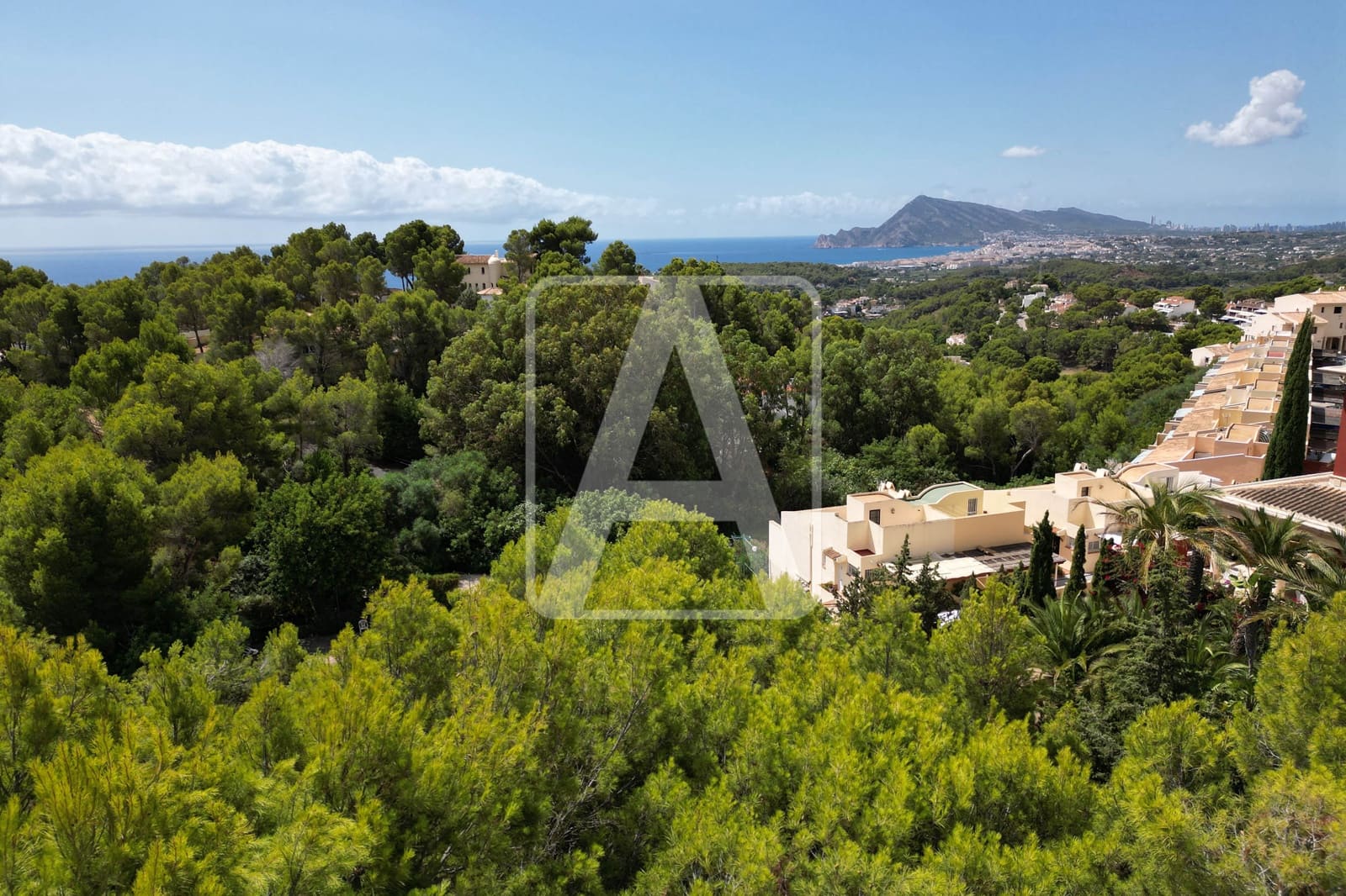 4 bedroom Villa for sale in Altea with pool garage - € 2,090,000 (Ref: 8096232)