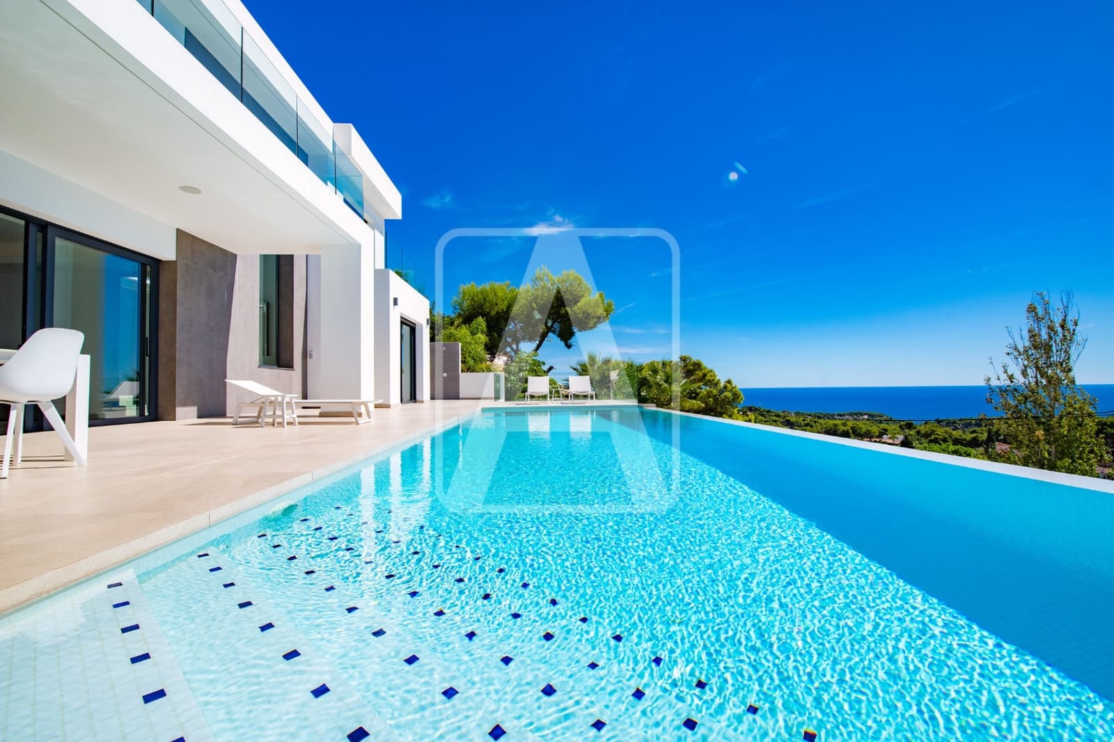 4 bedroom Villa for sale in Benissa with pool garage - € 2,750,000 (Ref: 8223682)