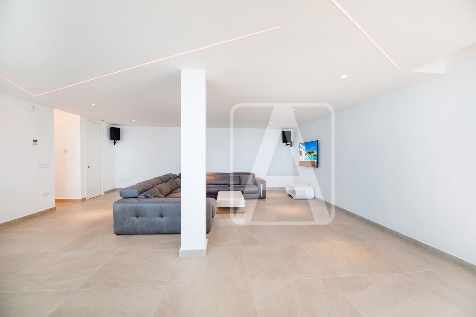 4 bedroom Villa for sale in Benissa with pool garage - € 2,750,000 (Ref: 8223682)