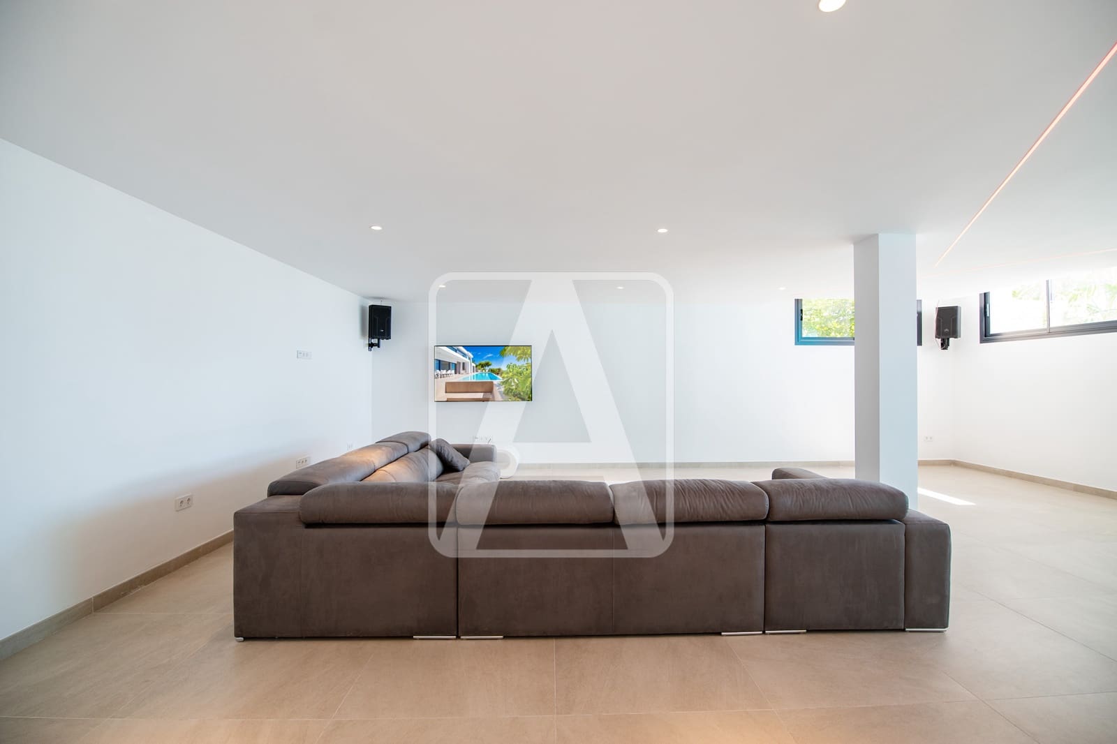 4 bedroom Villa for sale in Benissa with pool garage - € 2,750,000 (Ref: 8223682)