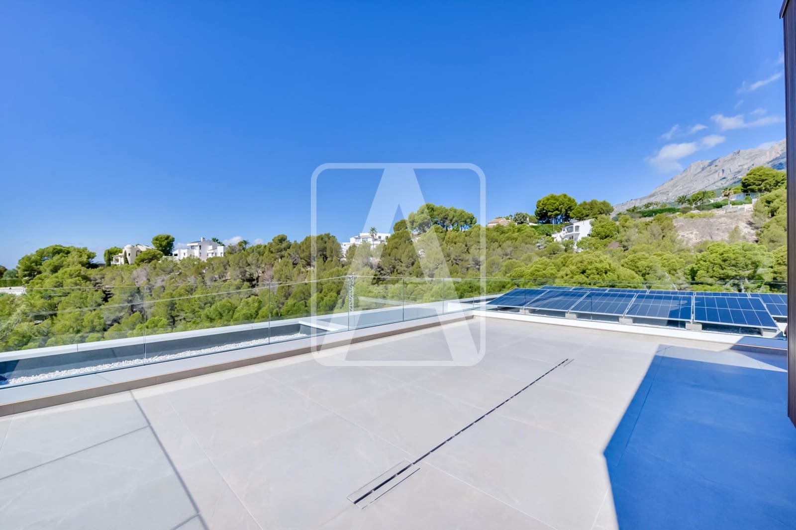 4 bedroom Villa for sale in Altea with pool garage - € 2,795,000 (Ref: 8420521)