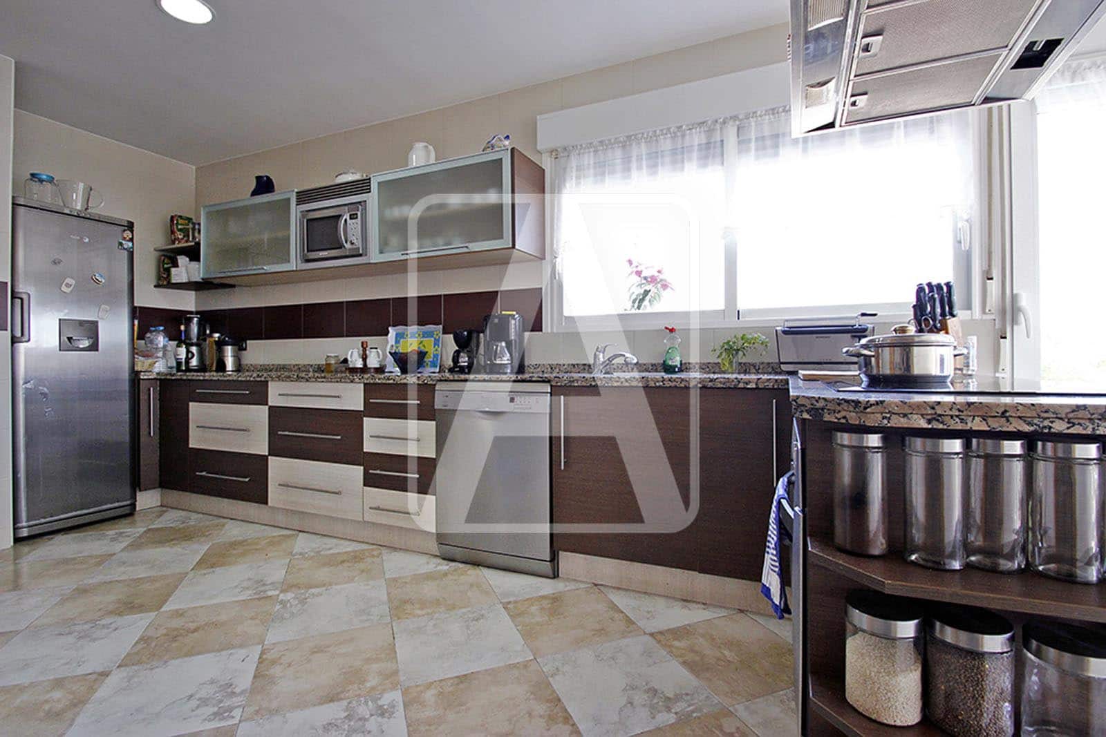 5 bedroom Villa for sale in Calpe / Calp with pool garage - € 699,000 (Ref: 8431289)