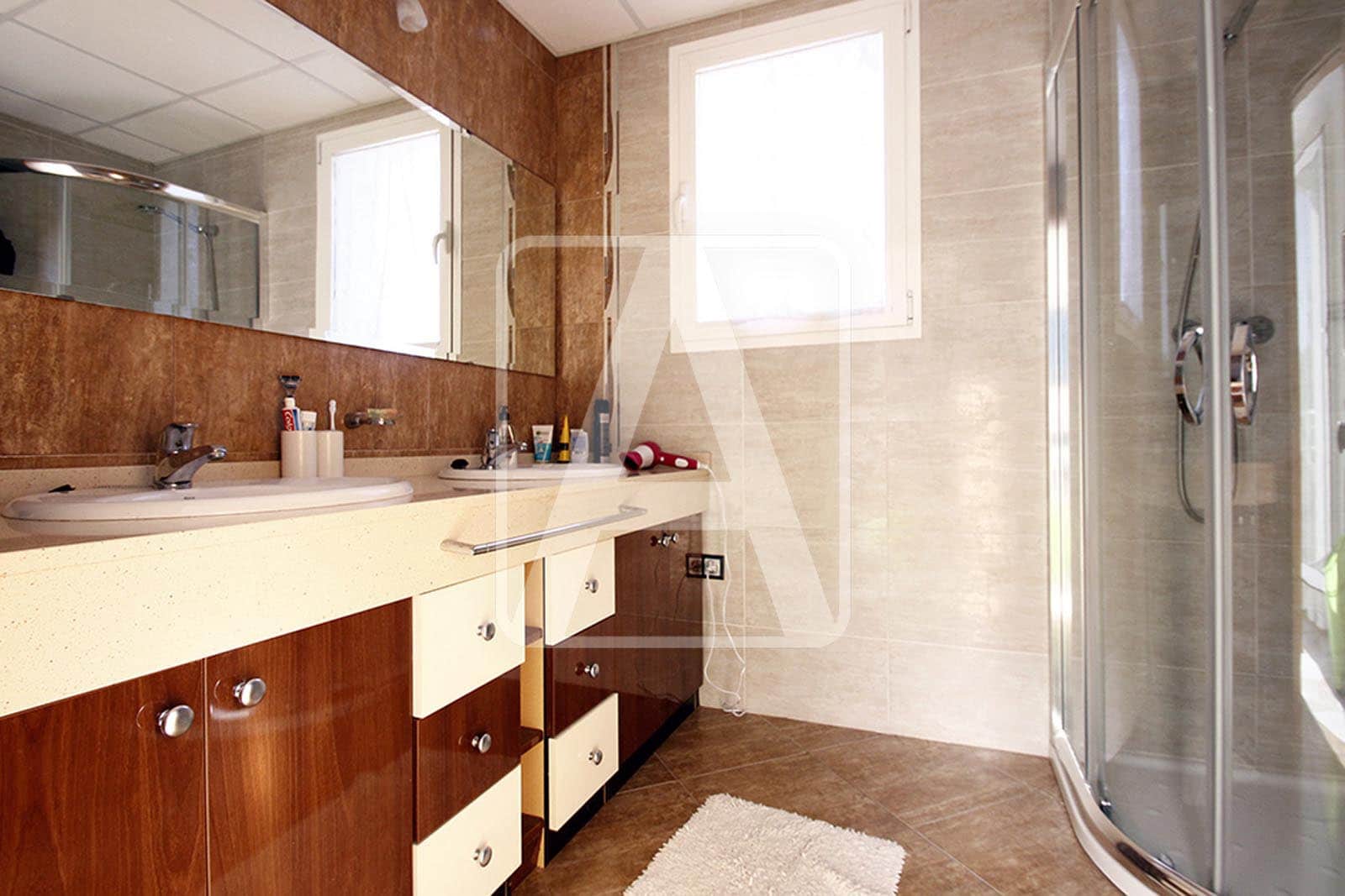 5 bedroom Villa for sale in Calpe / Calp with pool garage - € 699,000 (Ref: 8431289)