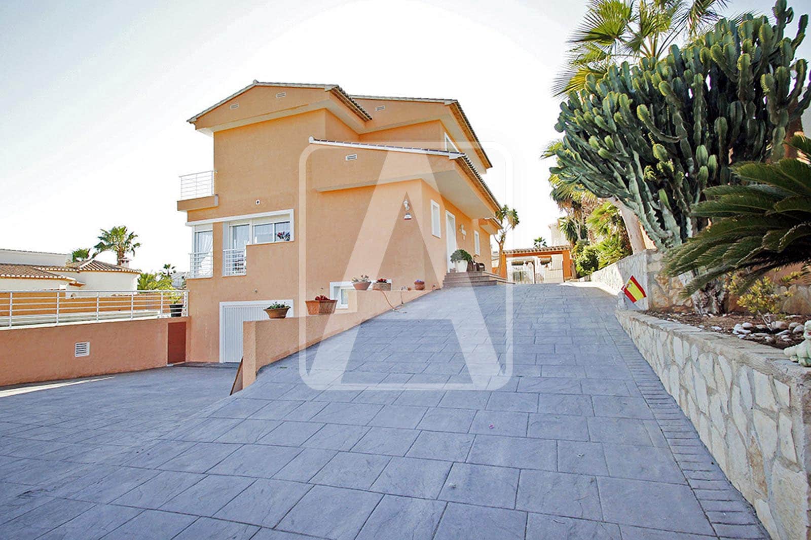 5 bedroom Villa for sale in Calpe / Calp with pool garage - € 699,000 (Ref: 8431289)
