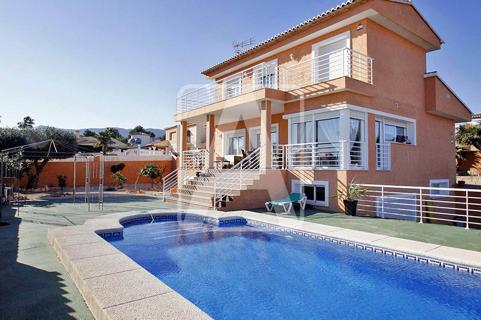 5 bedroom Villa for sale in Calpe / Calp with pool garage - € 699,000 (Ref: 8431289)