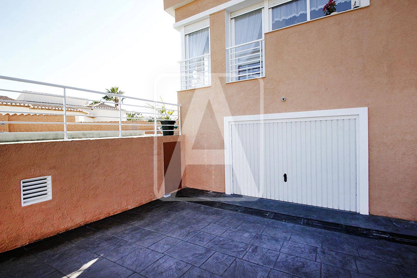 5 bedroom Villa for sale in Calpe / Calp with pool garage - € 699,000 (Ref: 8431289)