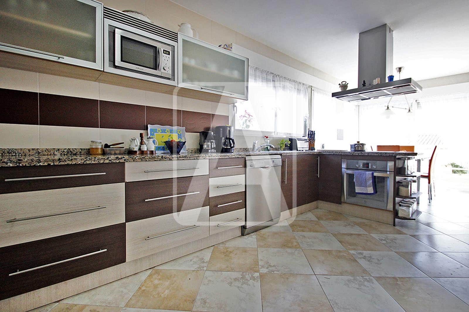 5 bedroom Villa for sale in Calpe / Calp with pool garage - € 699,000 (Ref: 8431289)