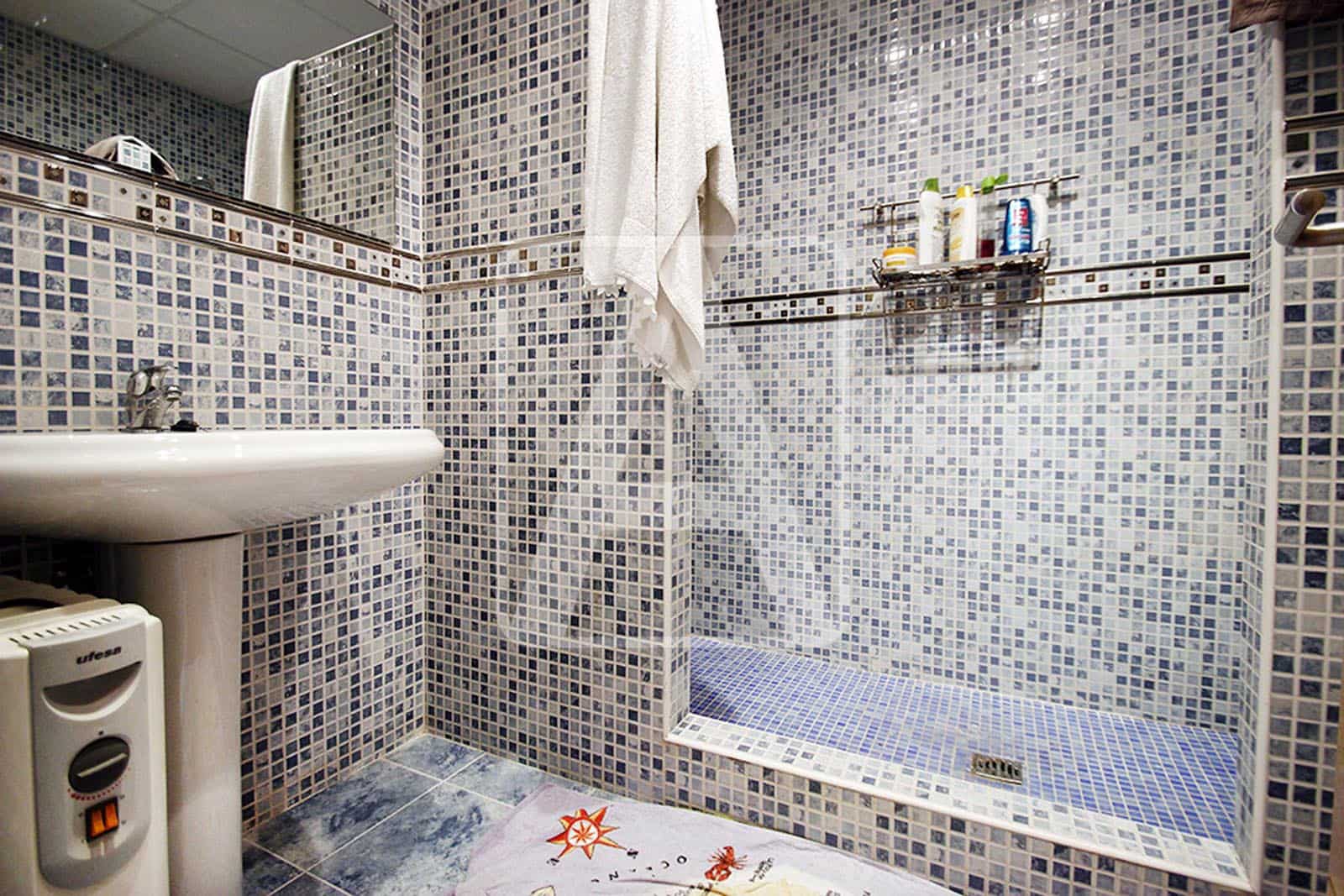 5 bedroom Villa for sale in Calpe / Calp with pool garage - € 699,000 (Ref: 8431289)