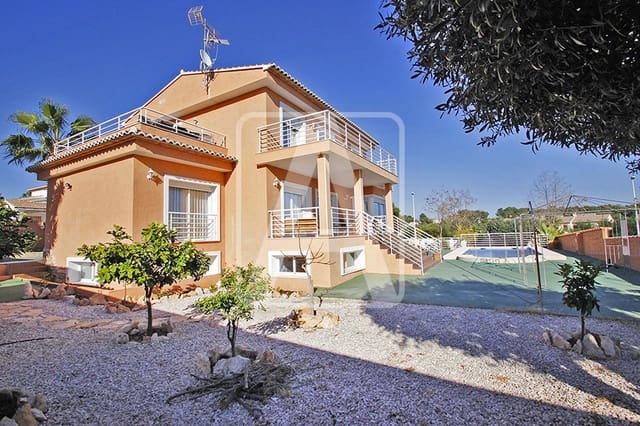 5 slaapkamer Villa te koop in Calpe / Calp met zwembad garage - € 699.000 (Ref: 8431289)