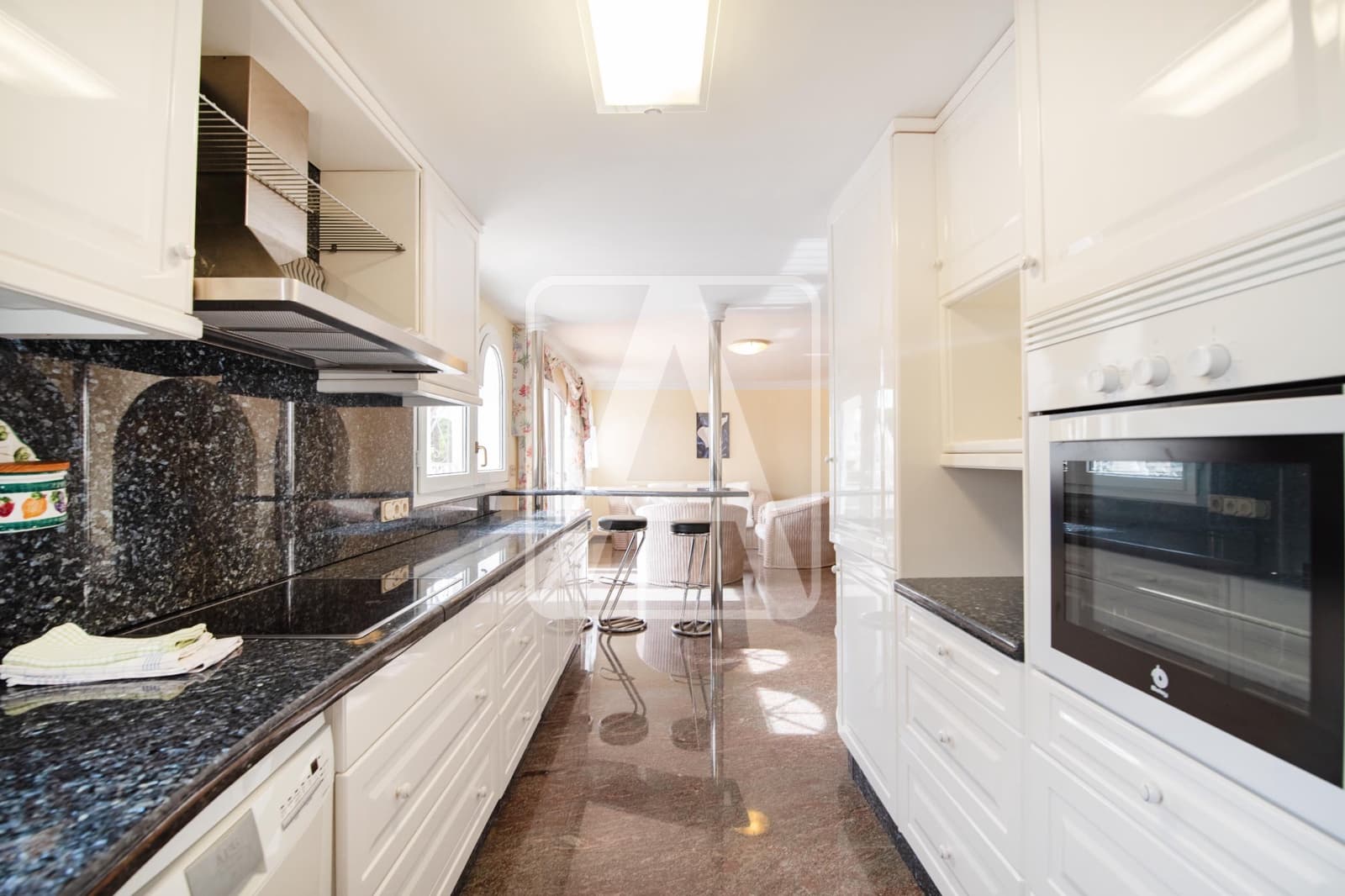 4 bedroom Villa for sale in Benissa with garage - € 1,990,000 (Ref: 8546225)