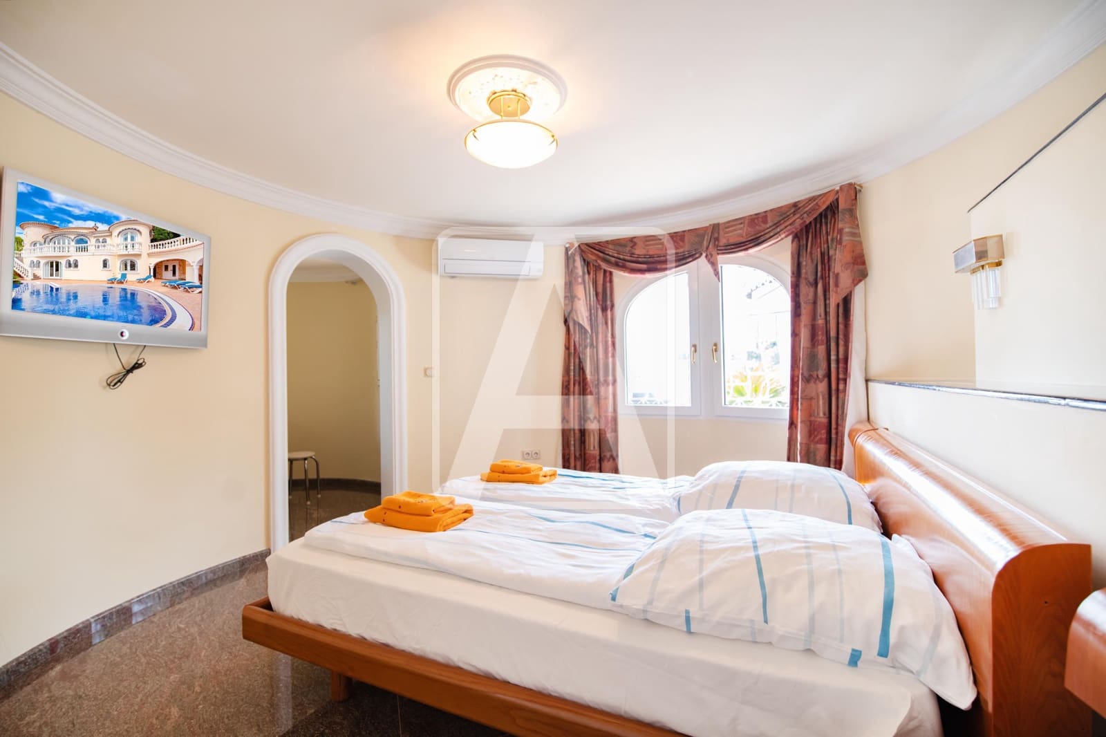 4 bedroom Villa for sale in Benissa with garage - € 1,990,000 (Ref: 8546225)