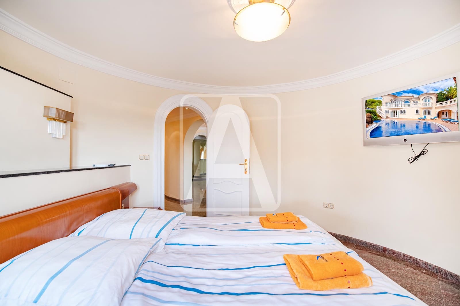 4 bedroom Villa for sale in Benissa with garage - € 1,990,000 (Ref: 8546225)