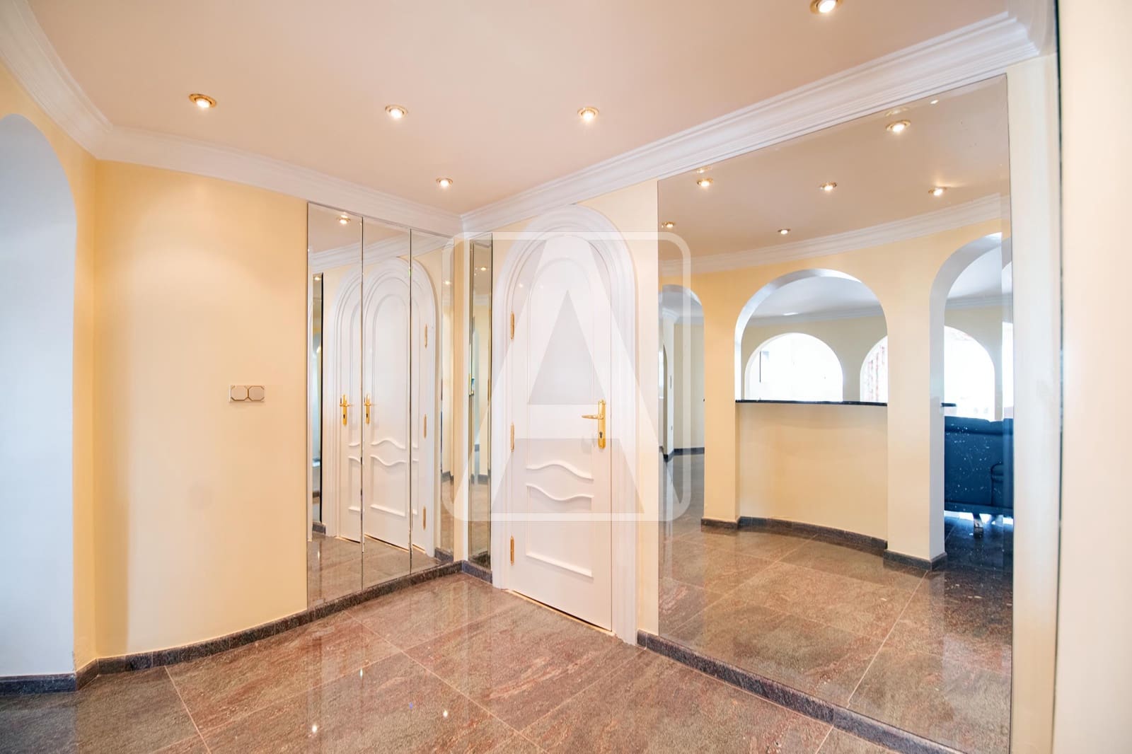 4 bedroom Villa for sale in Benissa with garage - € 1,990,000 (Ref: 8546225)