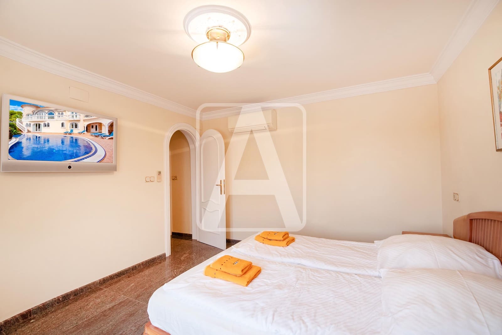 4 bedroom Villa for sale in Benissa with garage - € 1,990,000 (Ref: 8546225)