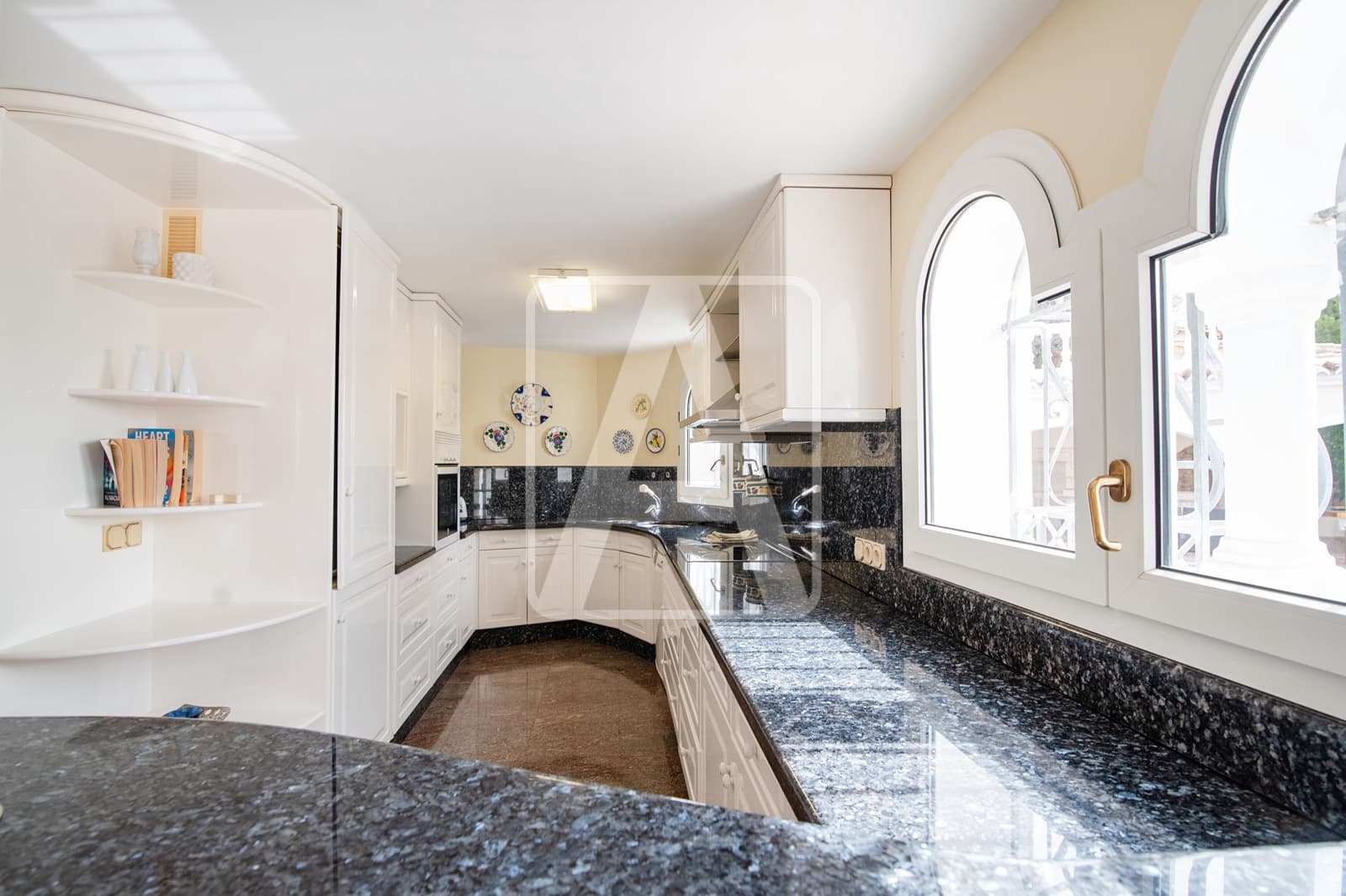 4 bedroom Villa for sale in Benissa with garage - € 1,990,000 (Ref: 8546225)