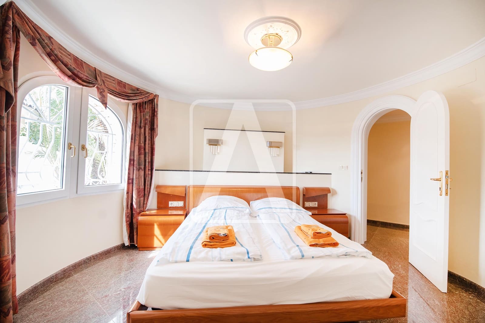 4 bedroom Villa for sale in Benissa with garage - € 1,990,000 (Ref: 8546225)