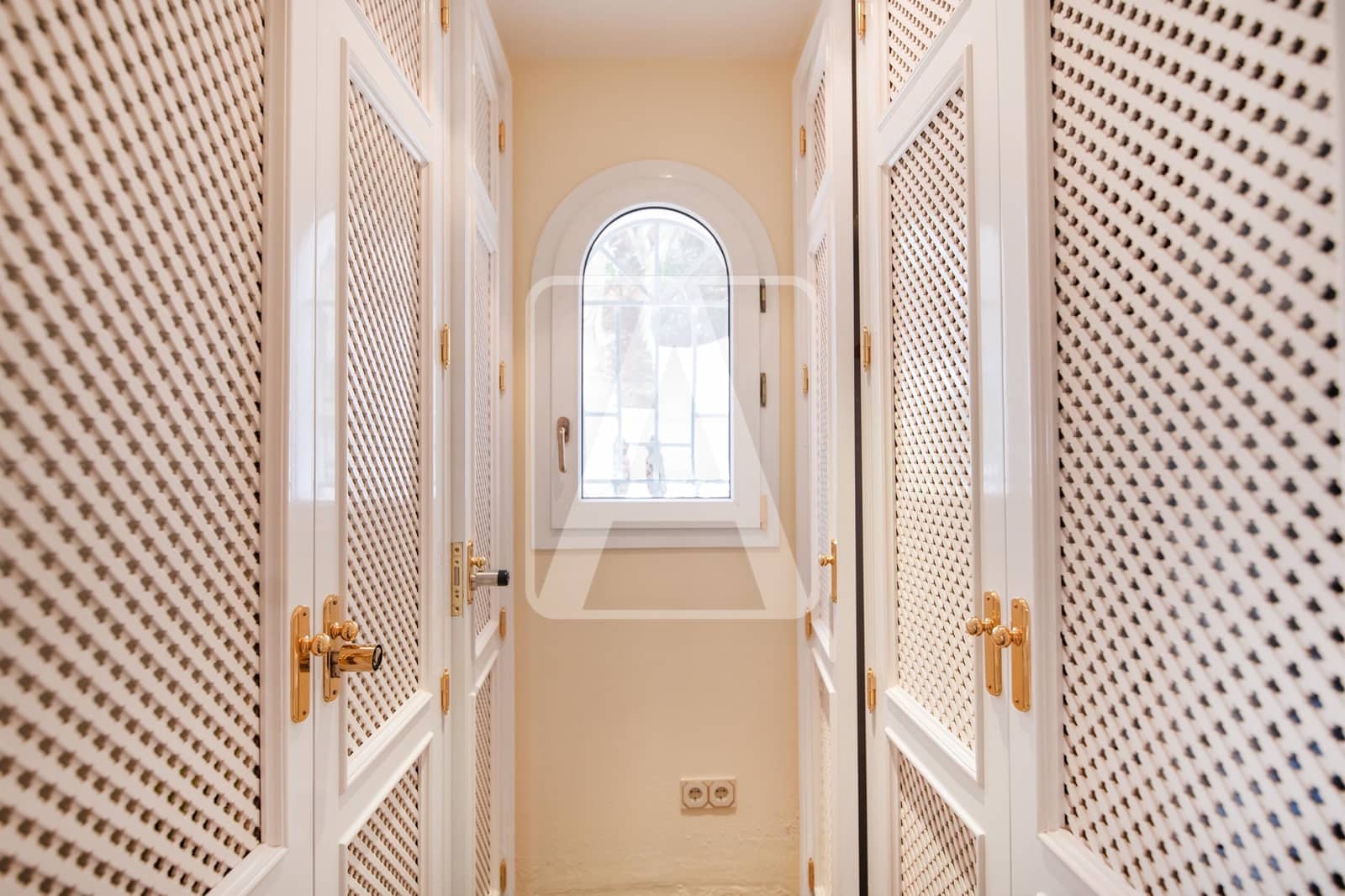 4 bedroom Villa for sale in Benissa with garage - € 1,990,000 (Ref: 8546225)