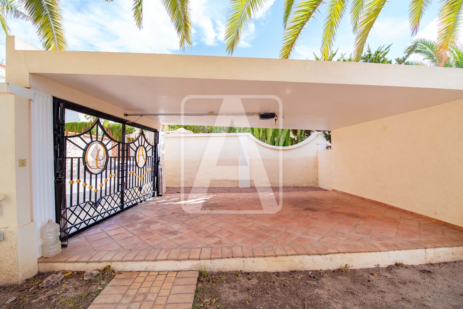 4 bedroom Villa for sale in Benissa with garage - € 1,990,000 (Ref: 8546225)