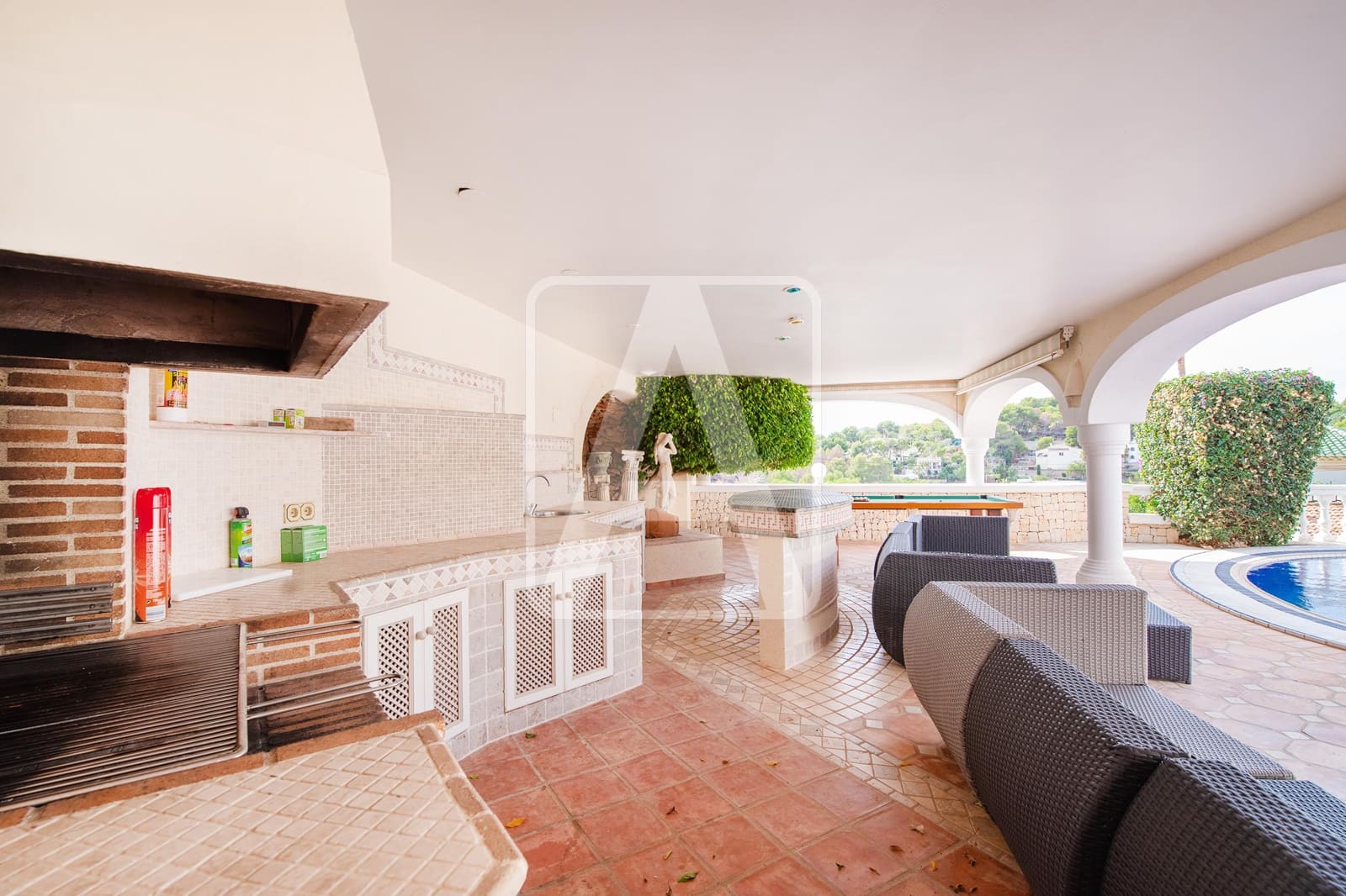 4 bedroom Villa for sale in Benissa with garage - € 1,990,000 (Ref: 8546225)