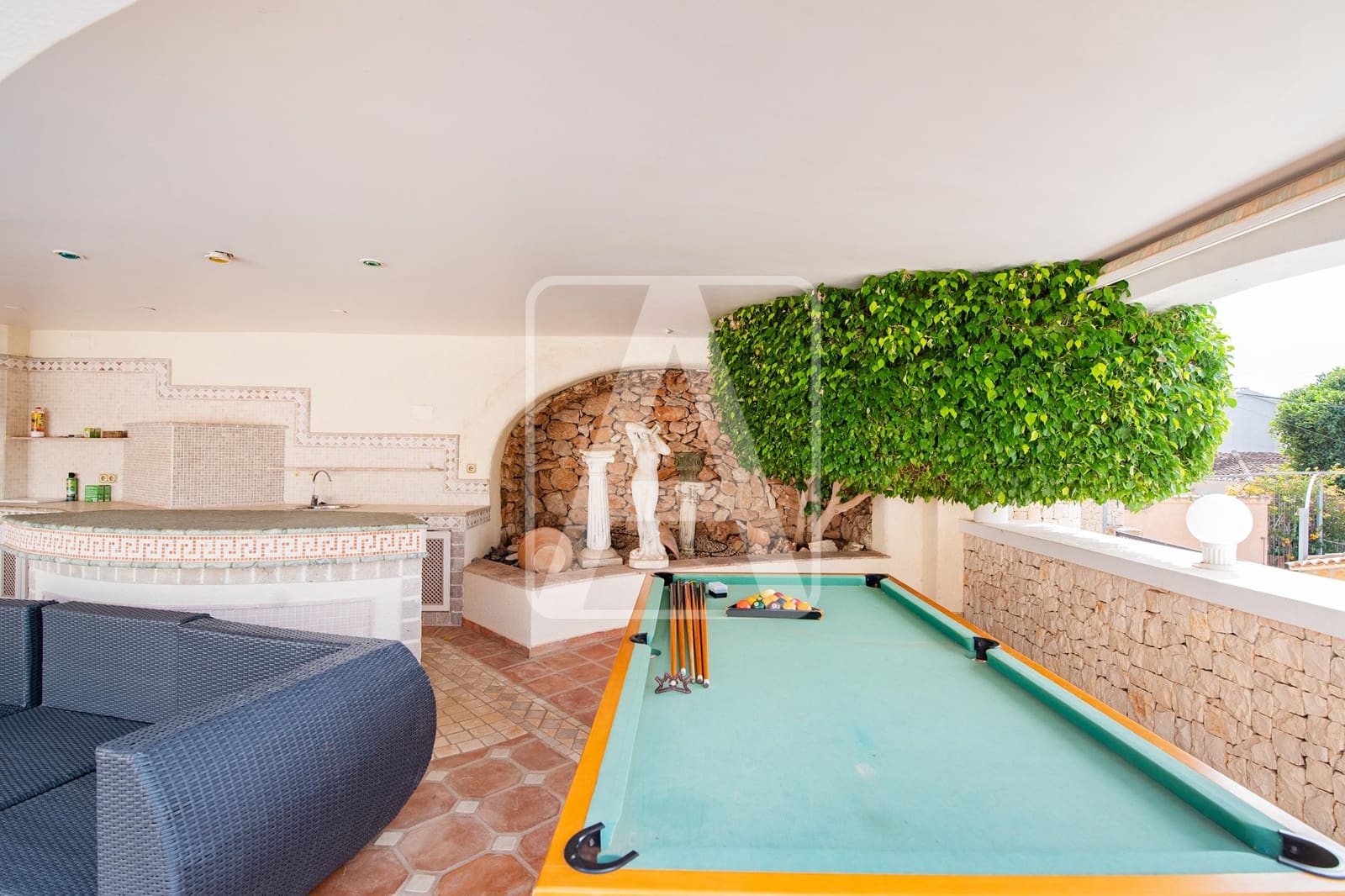 4 bedroom Villa for sale in Benissa with garage - € 1,990,000 (Ref: 8546225)