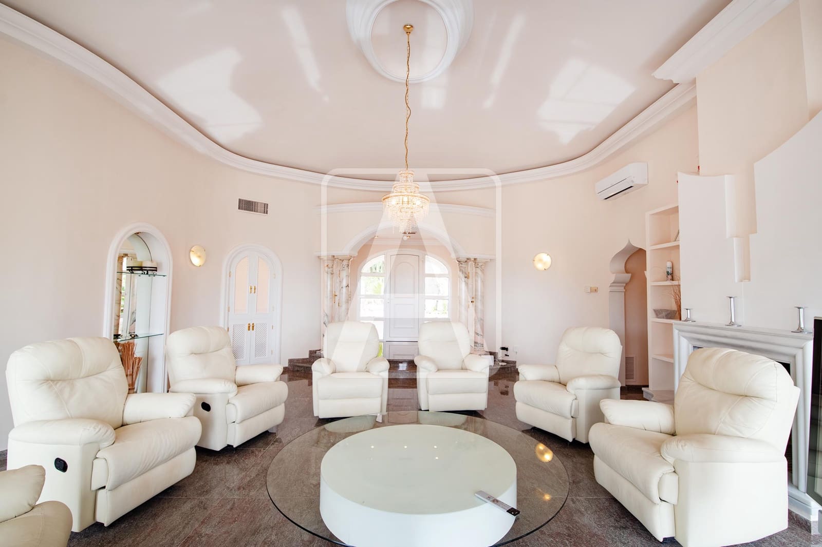 4 bedroom Villa for sale in Benissa with garage - € 1,990,000 (Ref: 8546225)