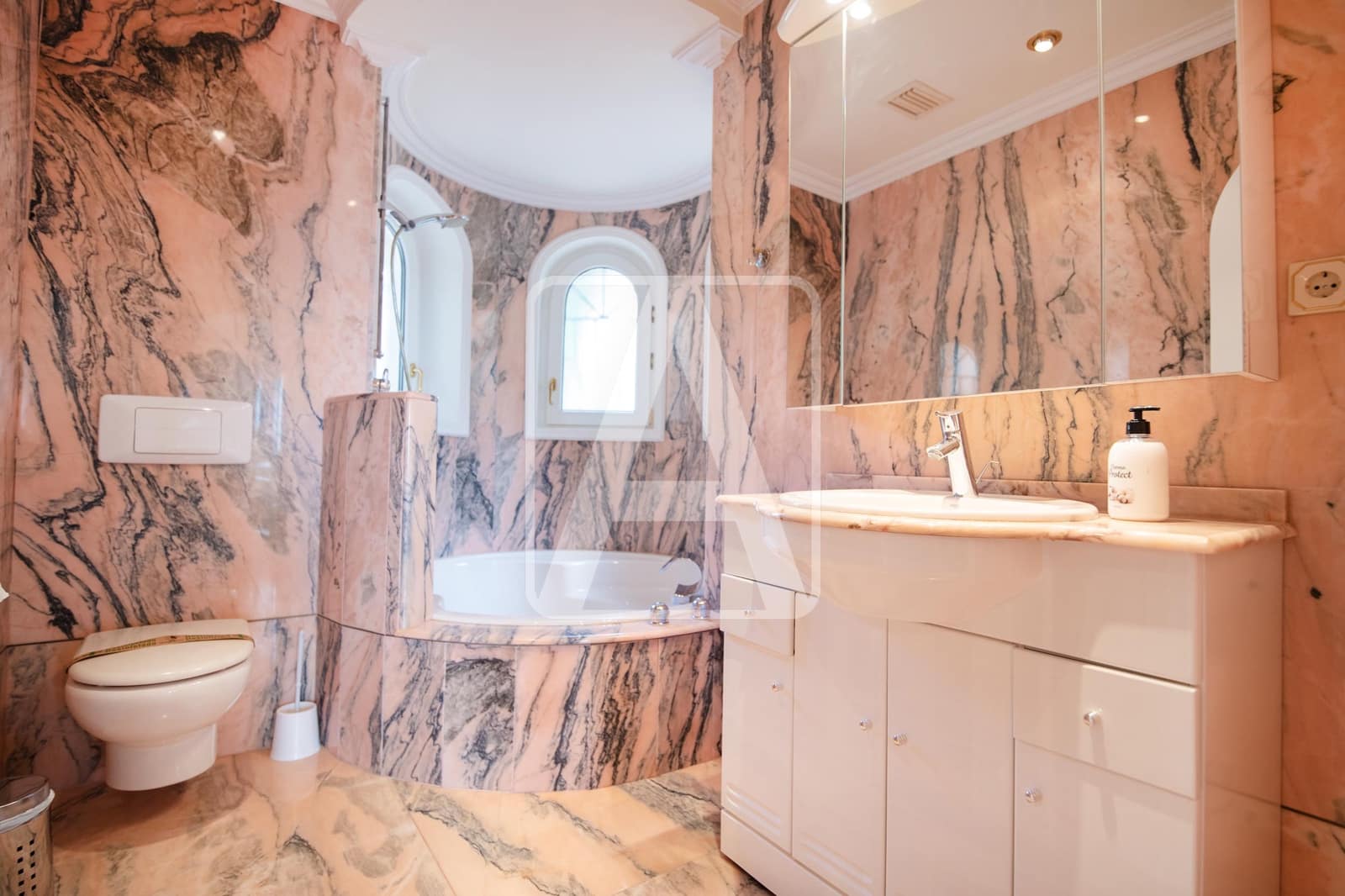 4 bedroom Villa for sale in Benissa with garage - € 1,990,000 (Ref: 8546225)