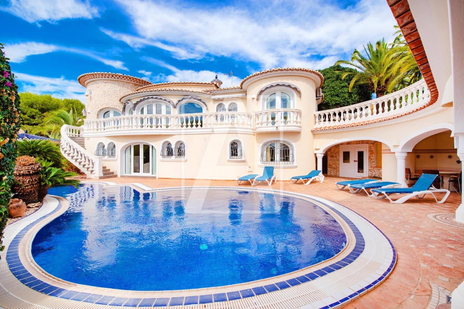 4 bedroom Villa for sale in Benissa with garage - € 1,990,000 (Ref: 8546225)