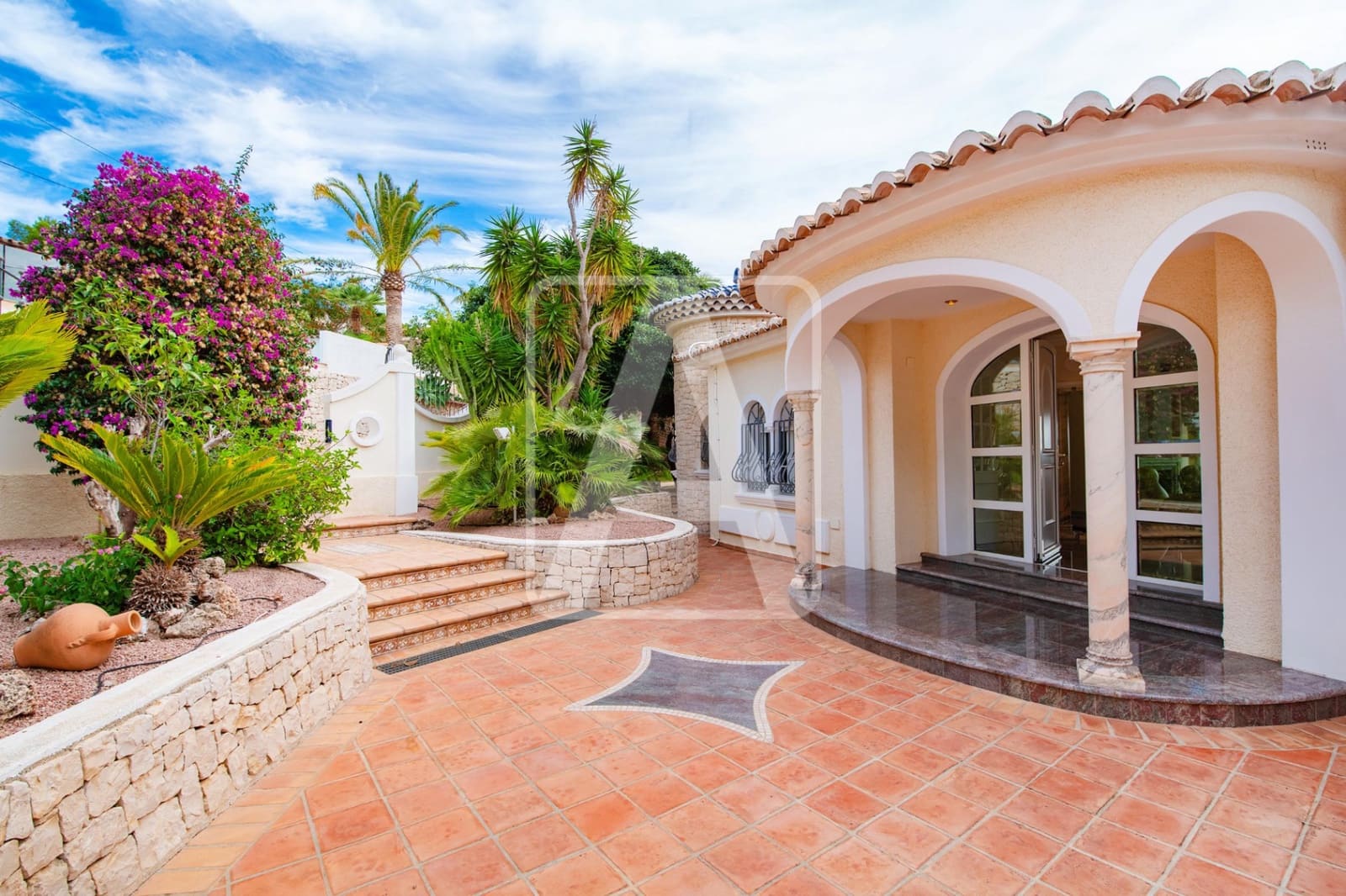 4 bedroom Villa for sale in Benissa with garage - € 1,990,000 (Ref: 8546225)