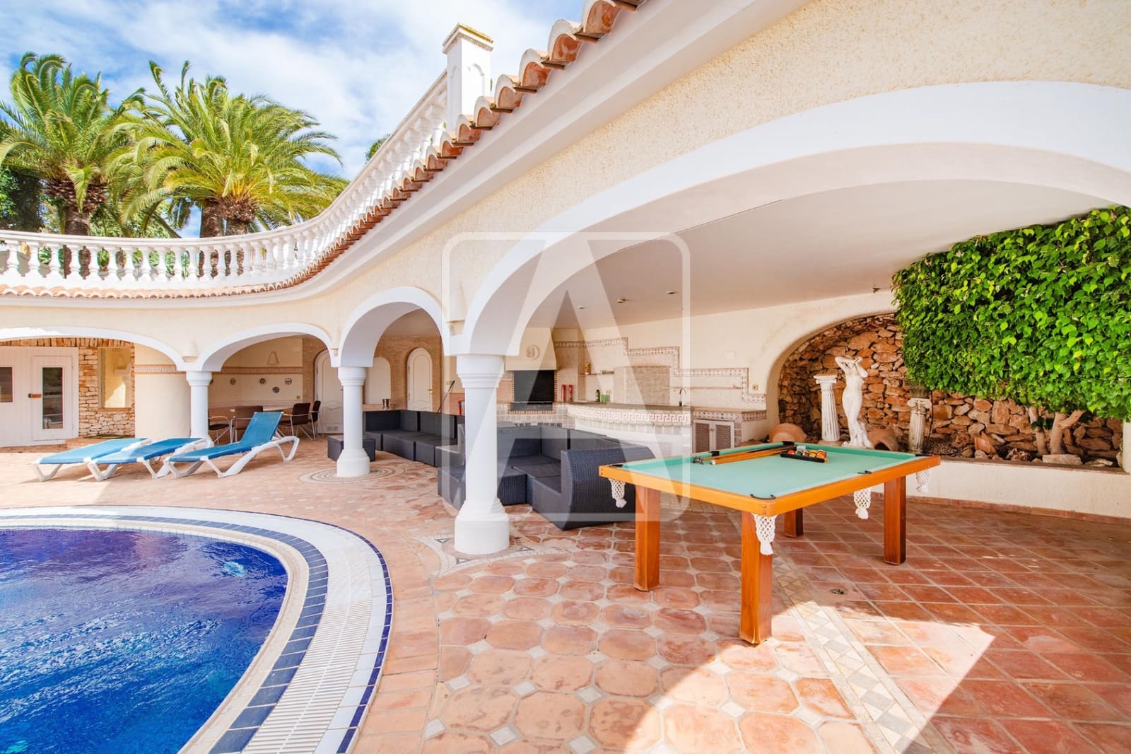 4 bedroom Villa for sale in Benissa with garage - € 1,990,000 (Ref: 8546225)