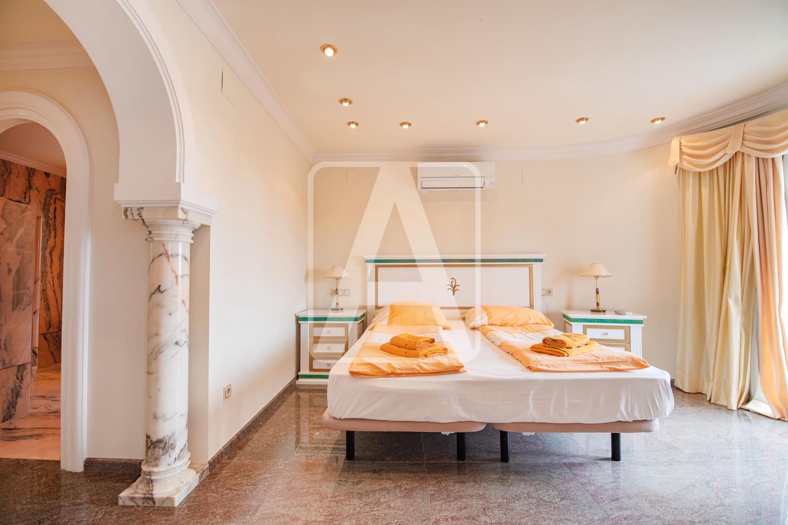 4 bedroom Villa for sale in Benissa with garage - € 1,990,000 (Ref: 8546225)