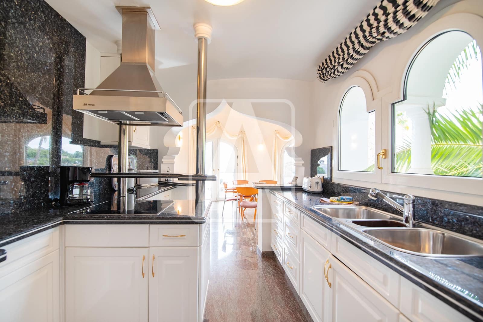 4 bedroom Villa for sale in Benissa with garage - € 1,990,000 (Ref: 8546225)