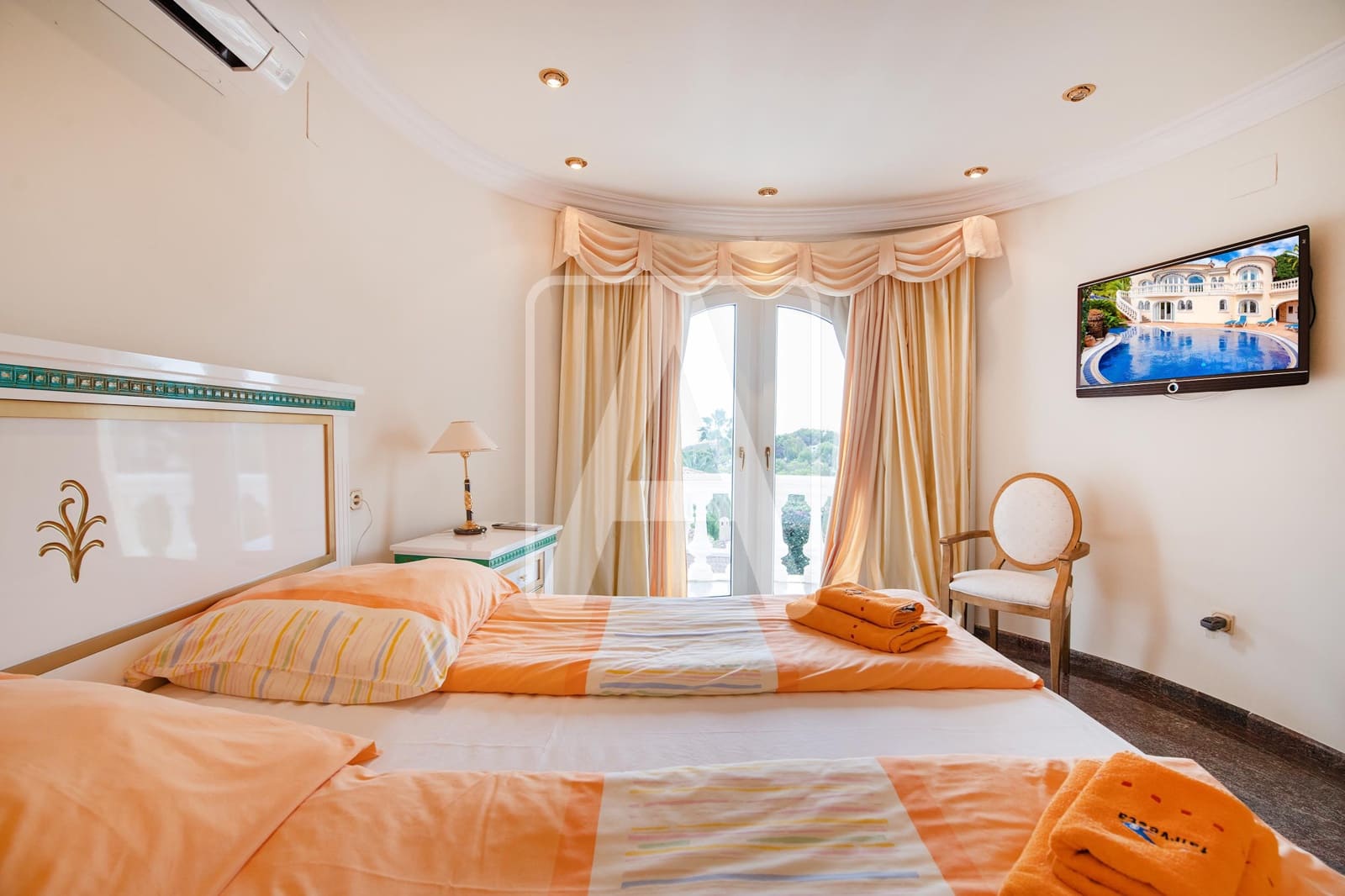 4 bedroom Villa for sale in Benissa with garage - € 1,990,000 (Ref: 8546225)