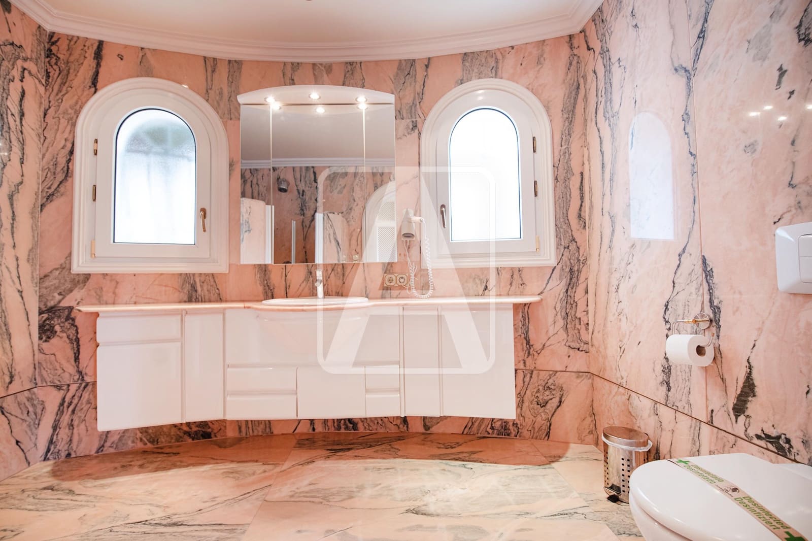 4 bedroom Villa for sale in Benissa with garage - € 1,990,000 (Ref: 8546225)