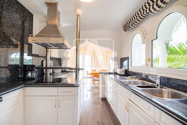 4 soverom Villa til salgs i Benissa med garasje - € 1 990 000 (Ref: 8546225)