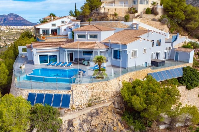 Chalet de 4 habitaciones en Moraira, Teulada-Moraira en venta con garaje - 1.990.000 € (Ref: 8546226)