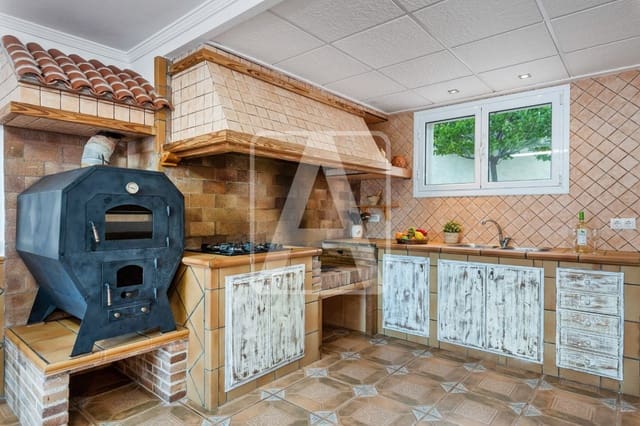 Chalet de 6 habitaciones en Calpe / Calp en venta con piscina garaje - 1.200.000 € (Ref: 8546230)