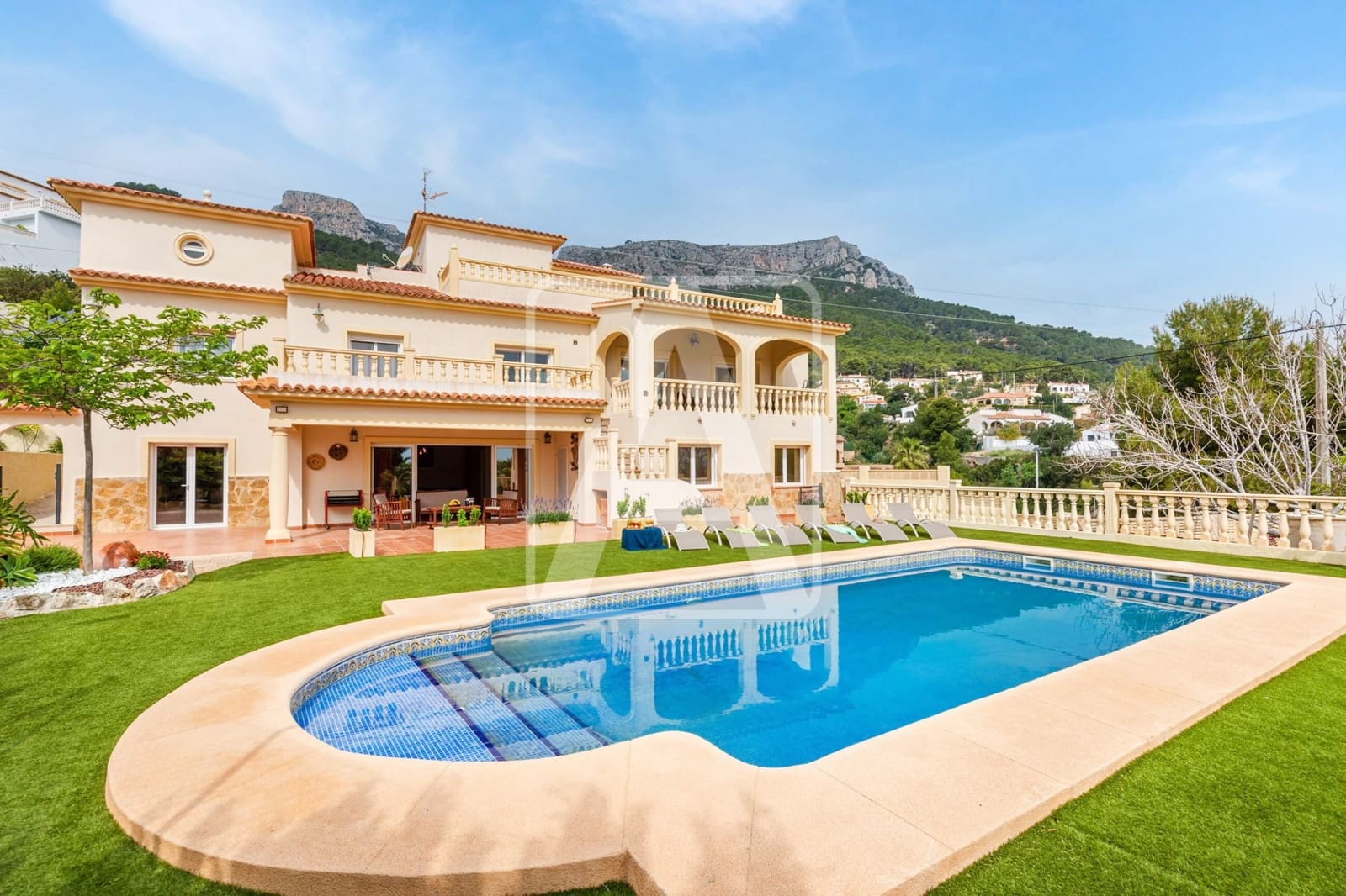 Chalet de 6 habitaciones en Calpe / Calp en venta con piscina garaje - 1.200.000 € (Ref: 8546230)