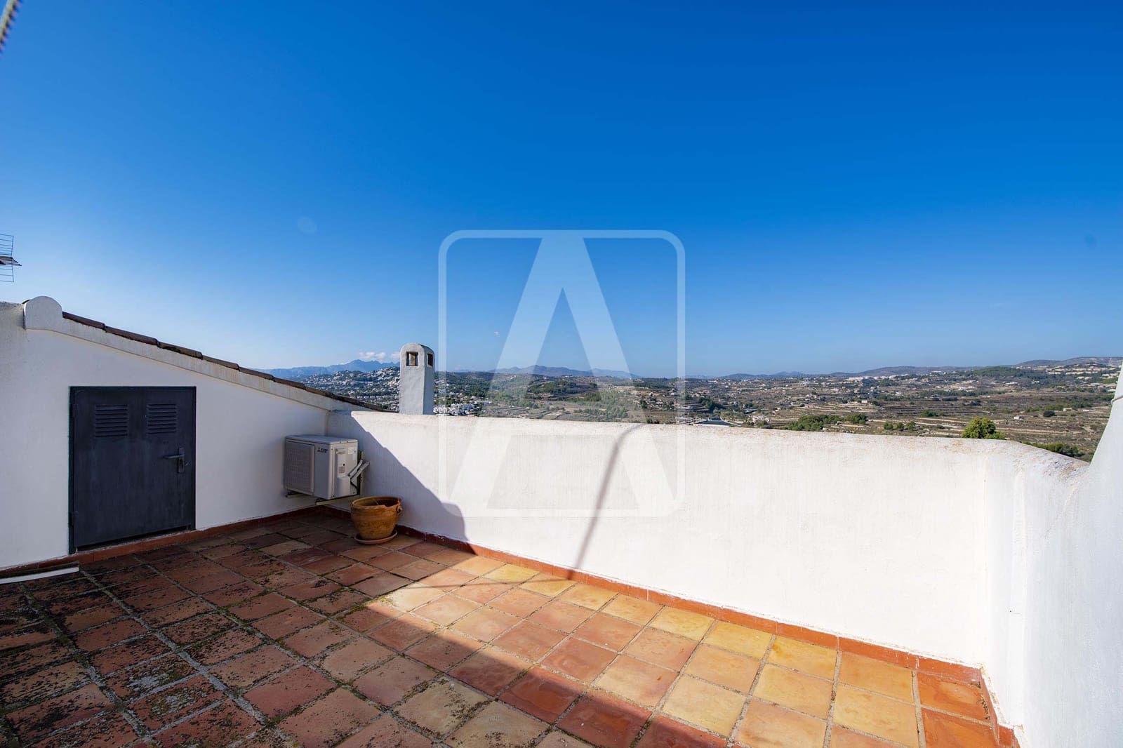 5 bedroom Villa for sale in Moraira with pool garage - € 650,000 (Ref: 8560937)