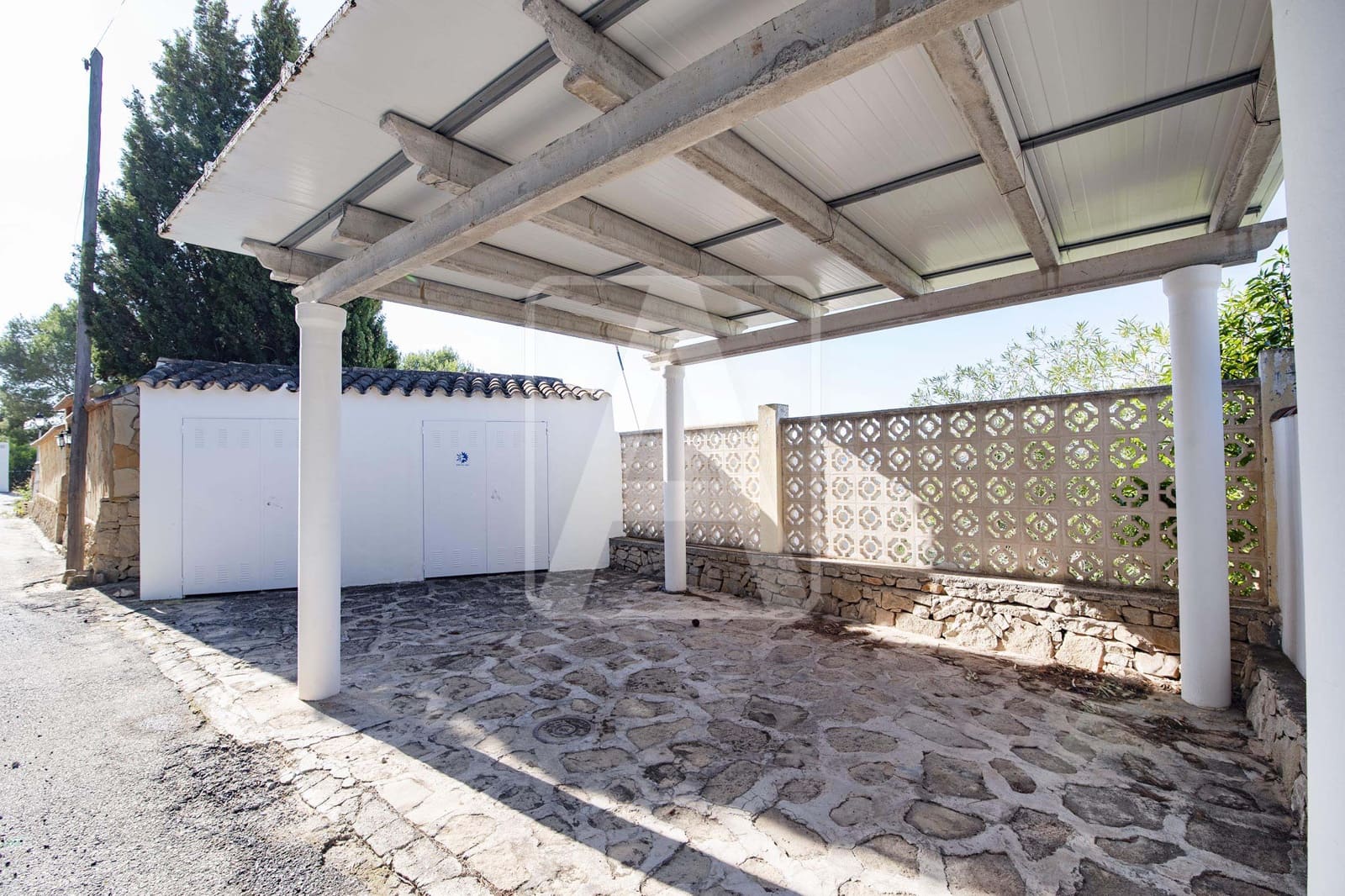 5 bedroom Villa for sale in Moraira with pool garage - € 650,000 (Ref: 8560937)