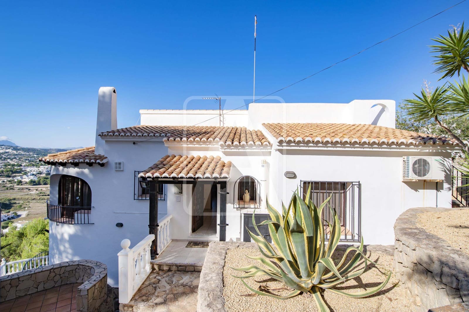 5 bedroom Villa for sale in Moraira with pool garage - € 650,000 (Ref: 8560937)