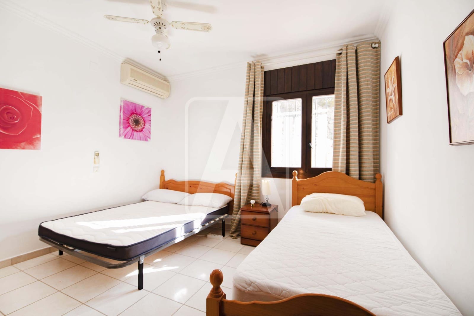 5 bedroom Villa for sale in Moraira with pool garage - € 650,000 (Ref: 8560937)