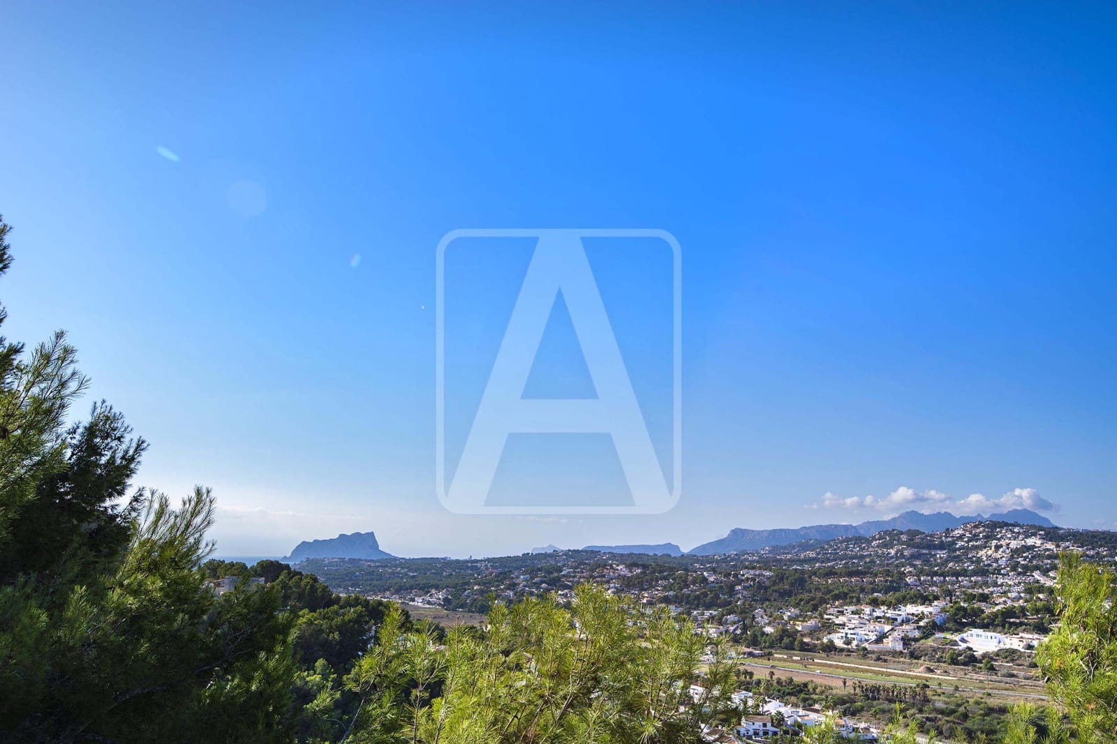 5 bedroom Villa for sale in Moraira with pool garage - € 650,000 (Ref: 8560937)