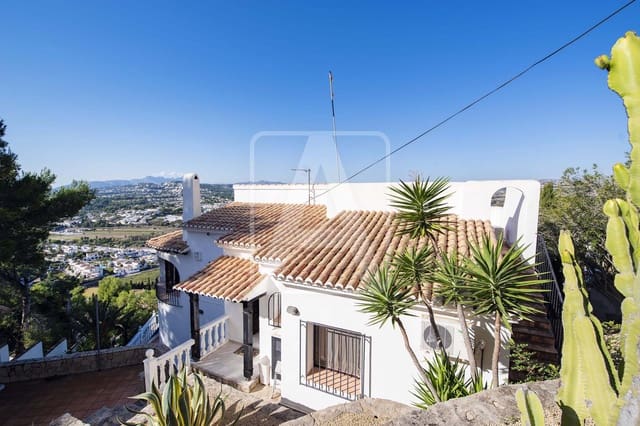 5 bedroom Villa for sale in Moraira, Teulada-Moraira with pool garage - € 650,000 (Ref: 8560937)