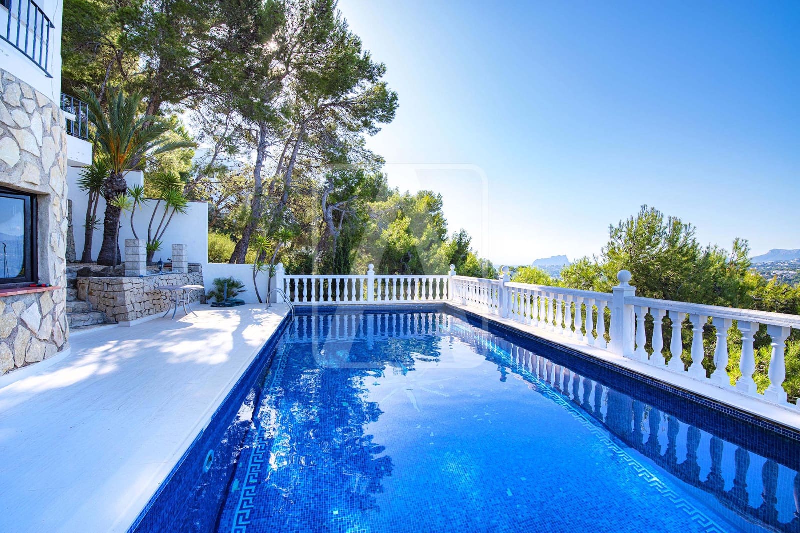 5 bedroom Villa for sale in Moraira with pool garage - € 650,000 (Ref: 8560937)