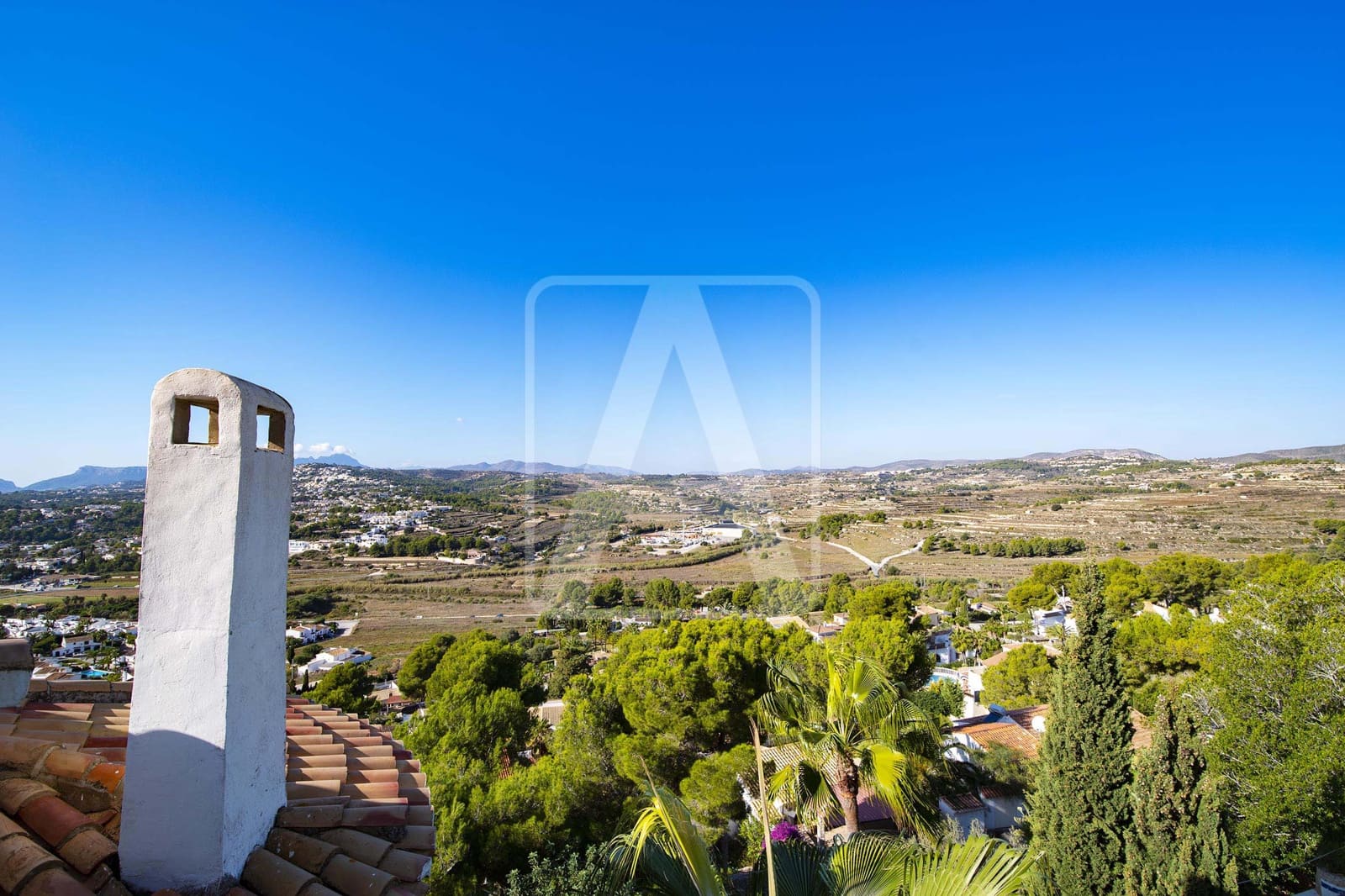 5 bedroom Villa for sale in Moraira with pool garage - € 650,000 (Ref: 8560937)