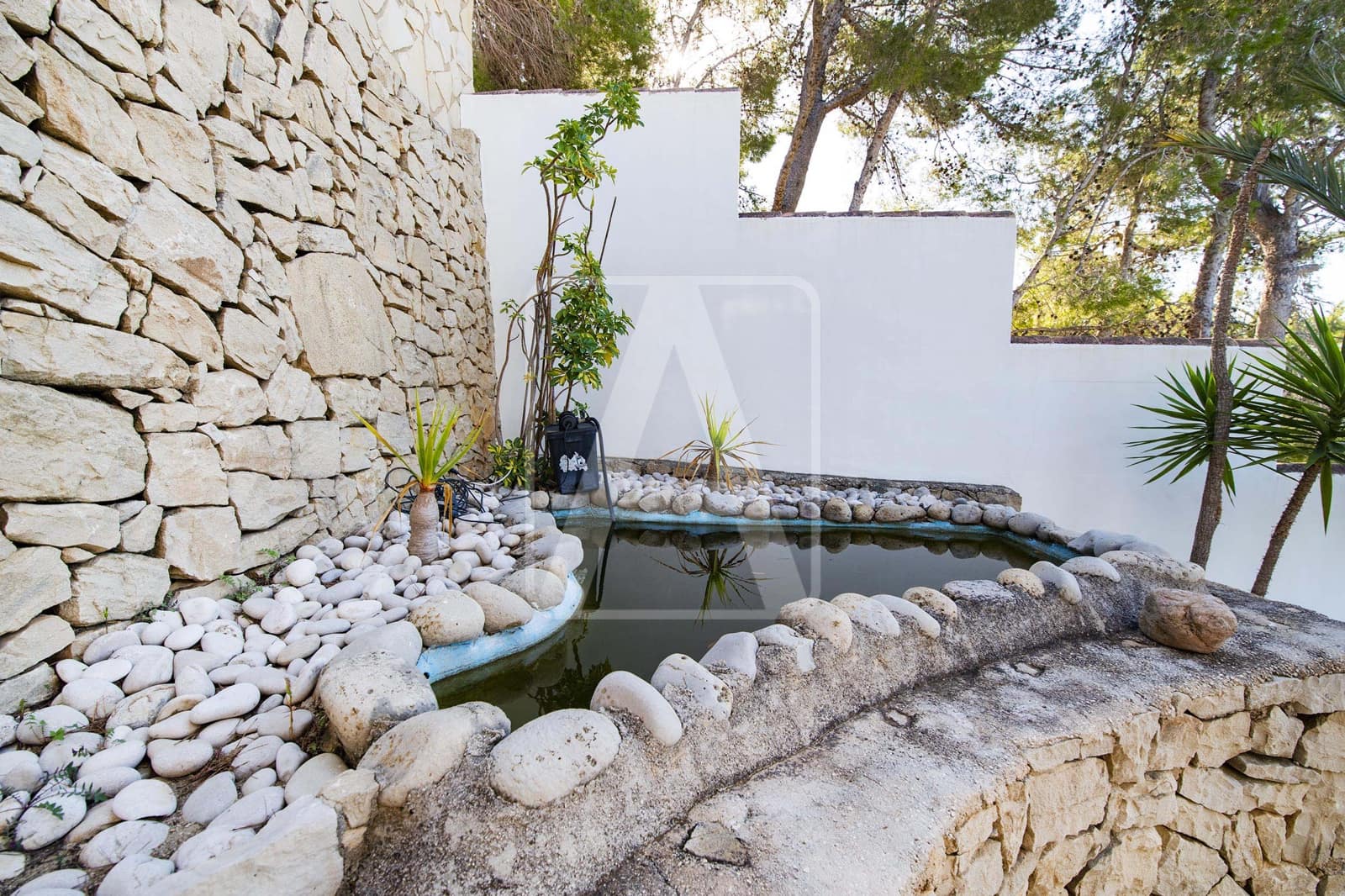 5 bedroom Villa for sale in Moraira with pool garage - € 650,000 (Ref: 8560937)