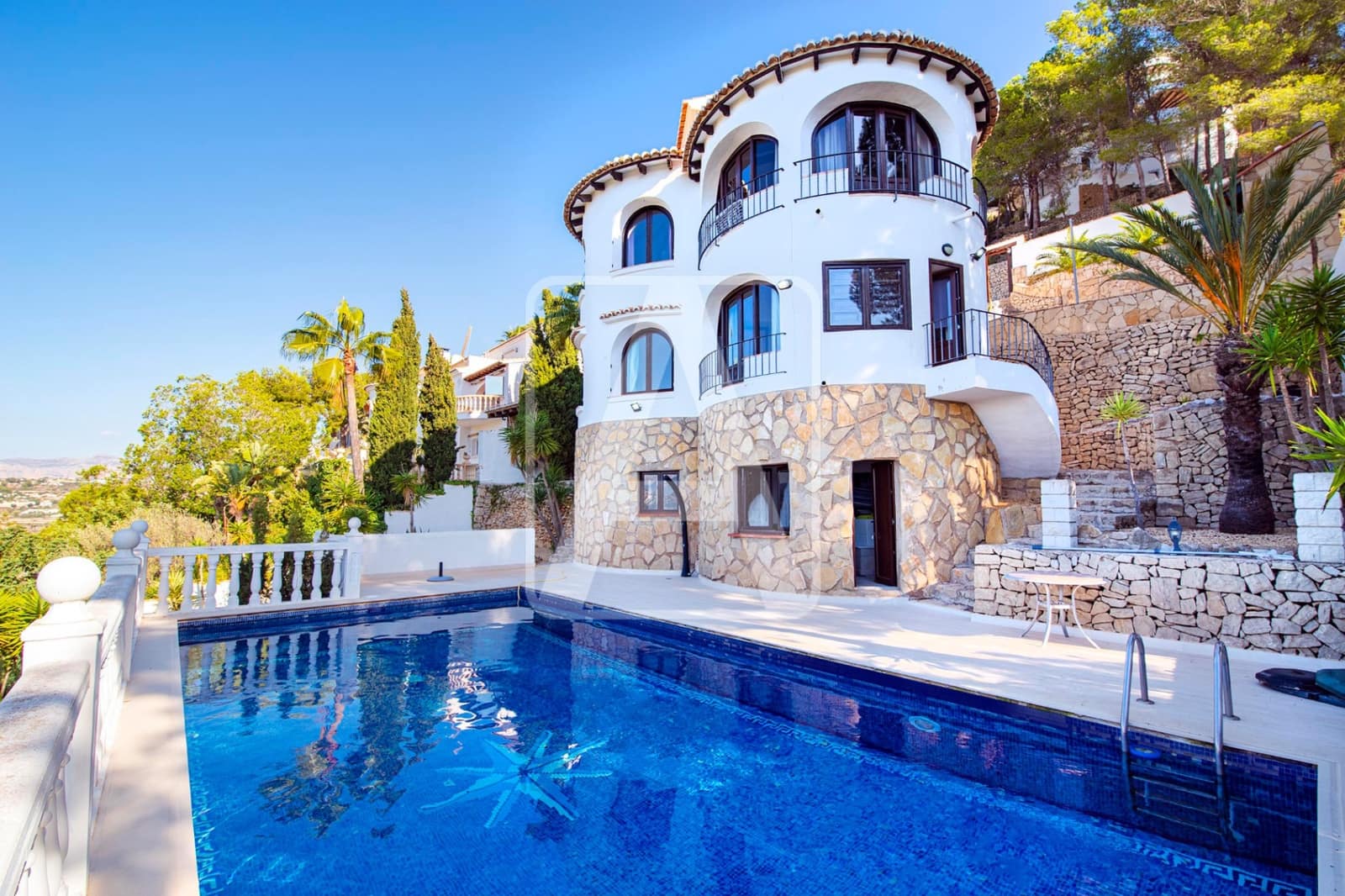 5 bedroom Villa for sale in Moraira with pool garage - € 650,000 (Ref: 8560937)