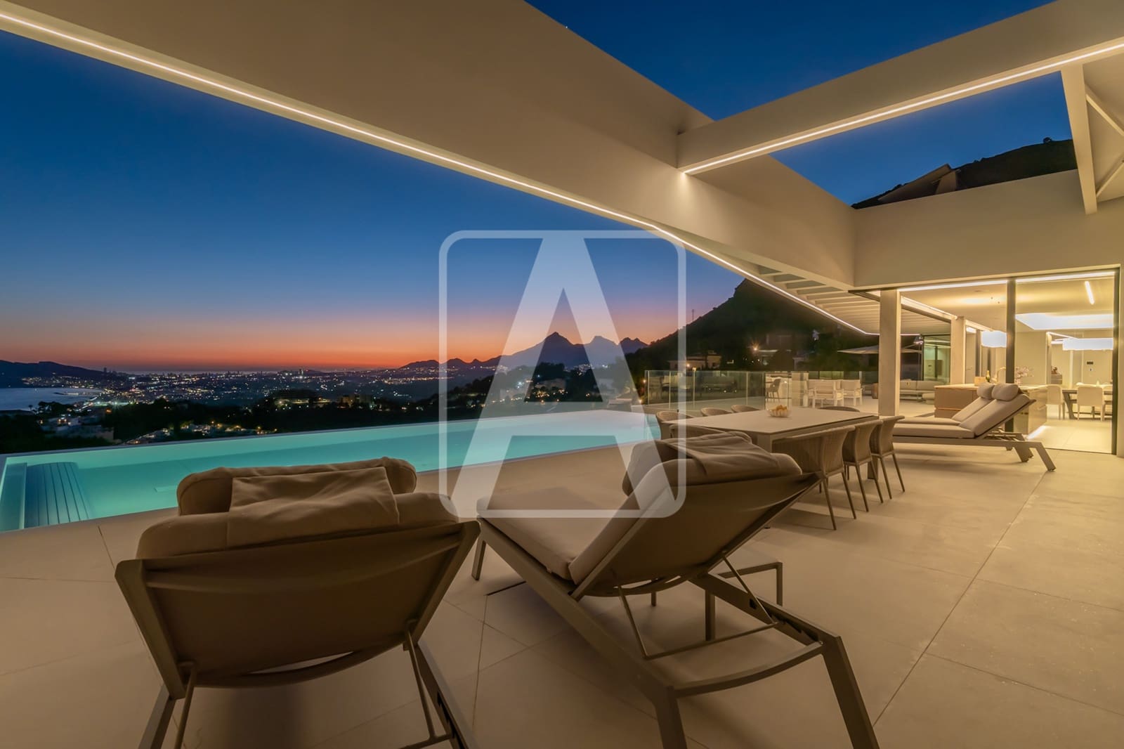 5 bedroom Villa for sale in Altea with pool garage - € 6,490,000 (Ref: 8594492)