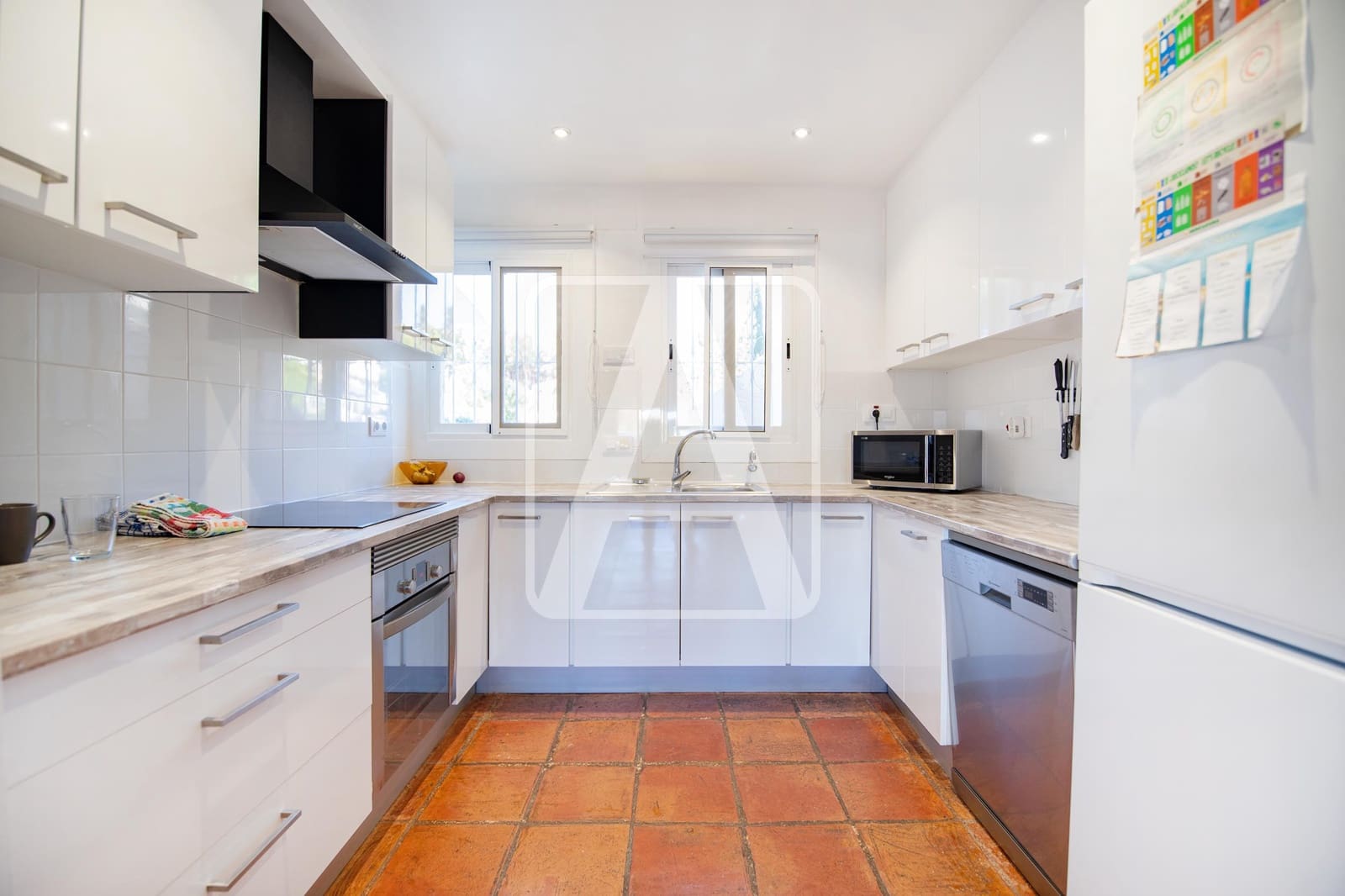 5 makuuhuone Huvila myytävänä paikassa Benissa mukana 
autotalli - 710 000 € (Ref: 8596112)